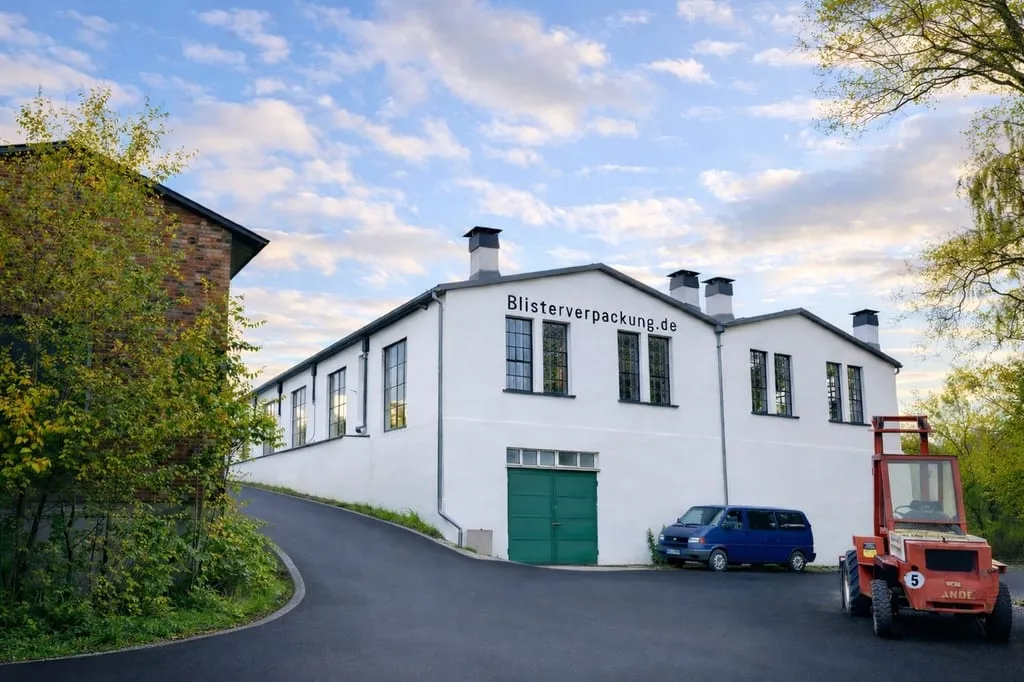 Scafa Thermoforming GmbH stabilimento di produzione a Sundern Sauerland NRW — 2500 m² termoformatura